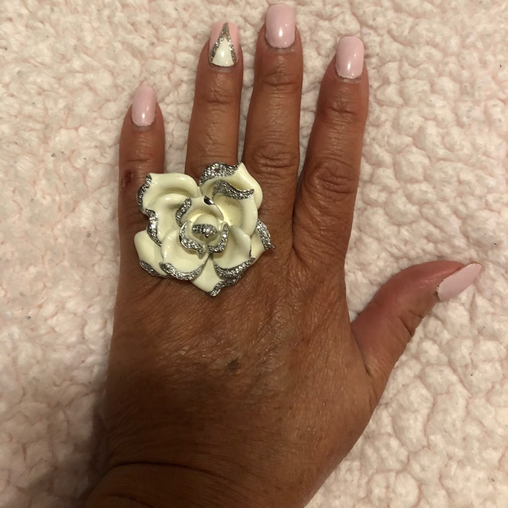 Ring - Picture 1 of 4